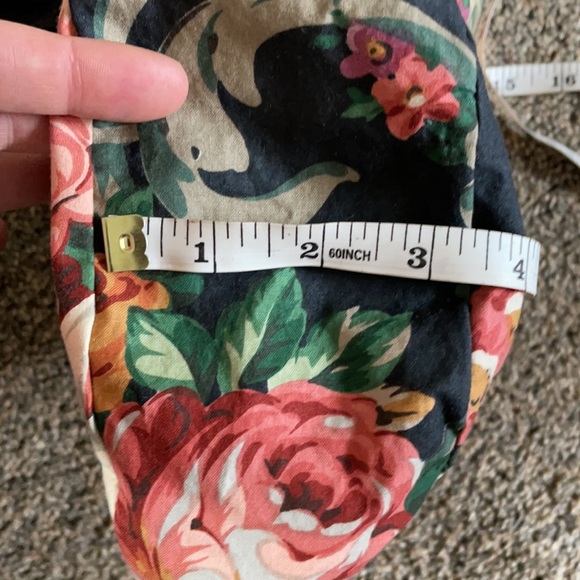 Floral Vintage Ruffle Shoulder Bag - Picture 6 of 6